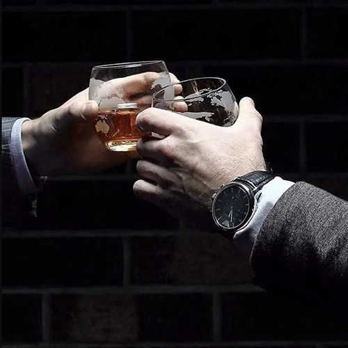 Комплект гарафи за уиски, гравиран глобус с чаши, със силует на кораб