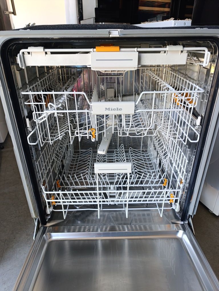 Съдомиялна Miele XXL за пълно вграждане
