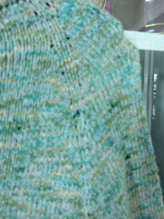 Кофта, джемпер связано спицами с регланом