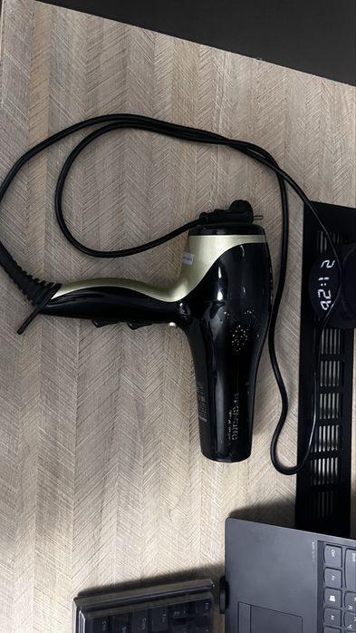 рабочий фен с двумя режимами