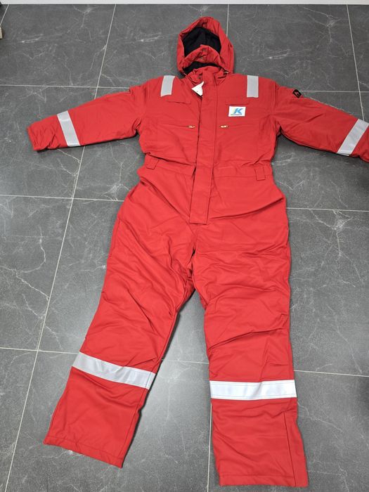 Зимний рабочий комбинезон.