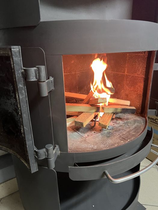 Sobă de încălzit pe lemne