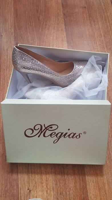 Лилава бална рокля