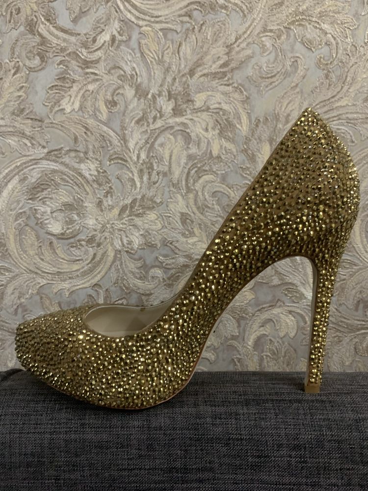 Pantofi eleganți