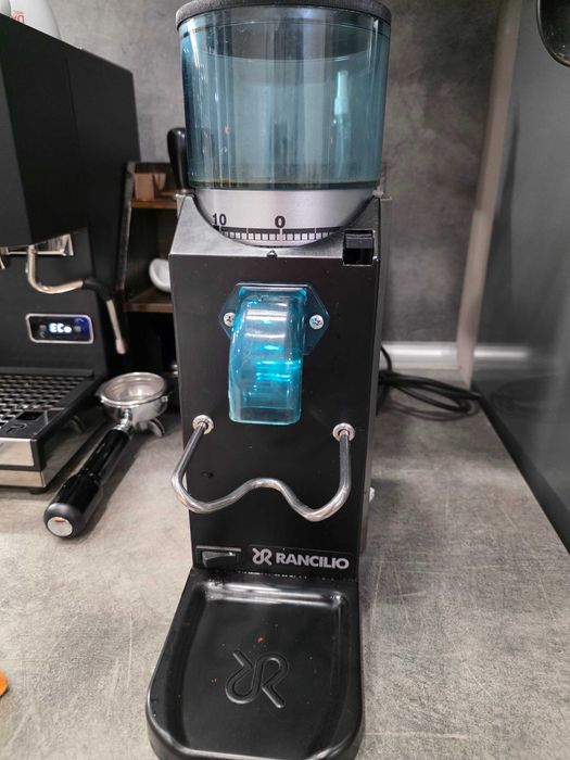 Кафемелачка Rancilio Rocky в перфектно състояние