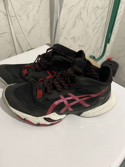 Продаю ASICS за 8000