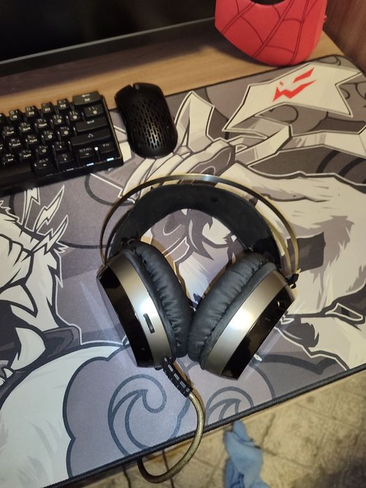 Продам наушники xiberia 16