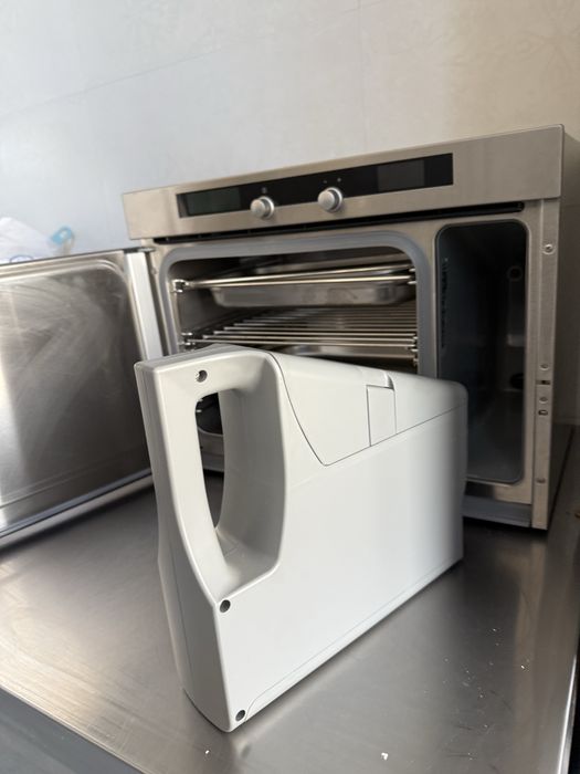 Vand cuptor Miele cu aburi