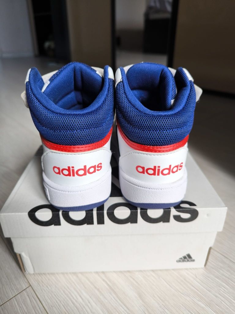 Adidas  27 copii