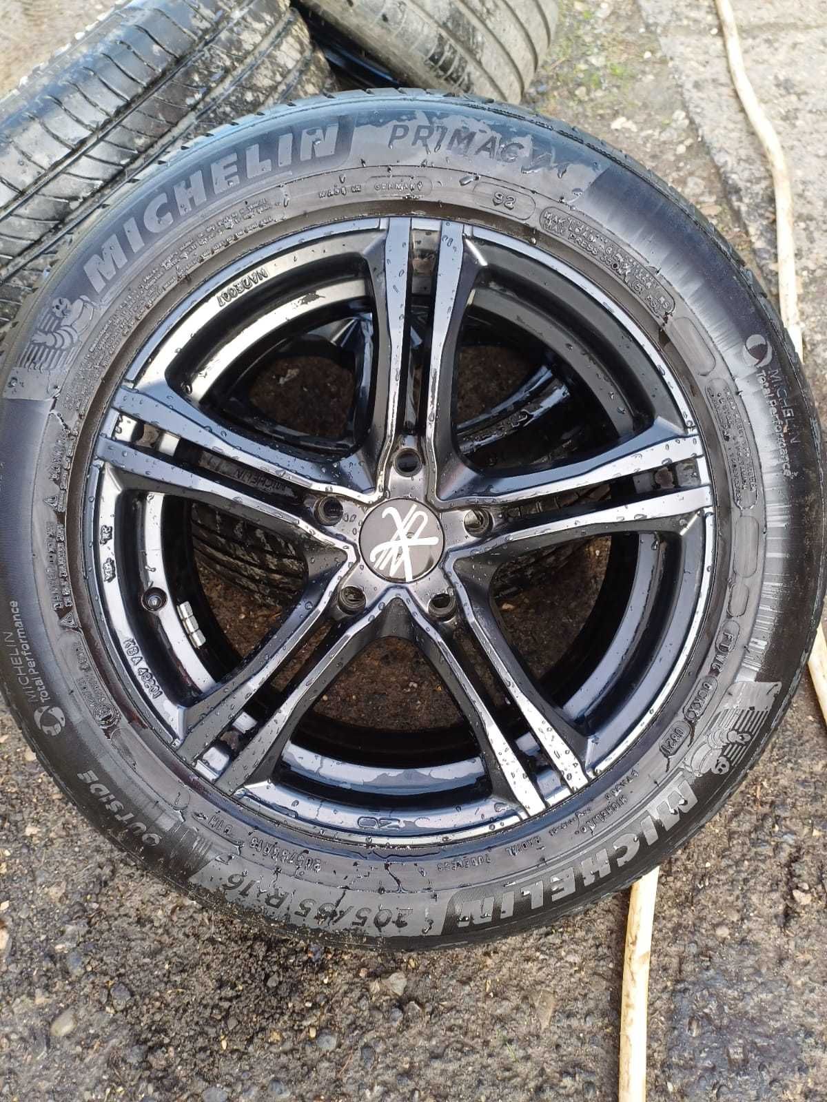 Vand genti Hyundai OZ cu cauciucuri de vara cu prezoane si antifurt