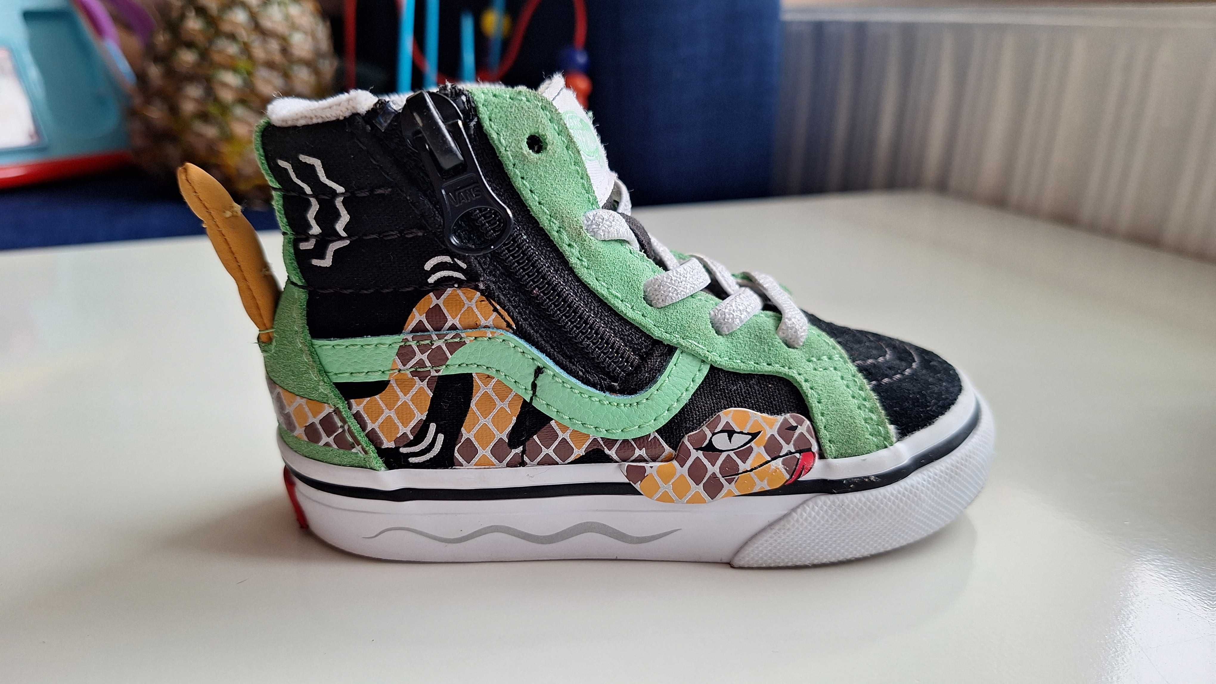 Бебешки кецове Vans 21.5 номер