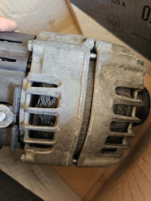 Alternator original bmw COD PIESA 12318570675 impecabil