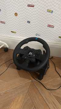 Игровой руль PC/Xbox Logitech G923 TrueForce в комплекте есть педали