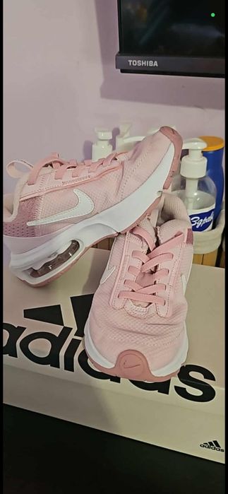 Маратонки nike air max и adidas fortatril