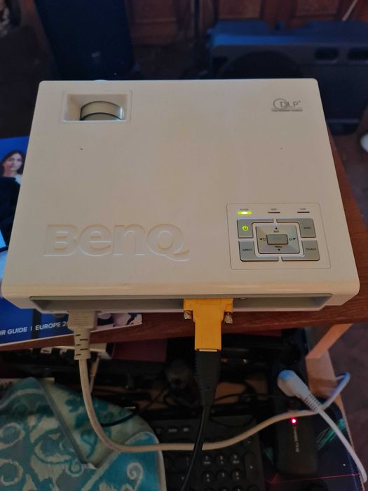 Videoproiector Benq W100