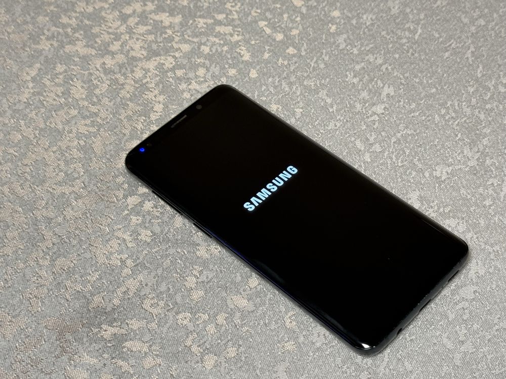 Samsung Galaxy S9 Plus 64 gb Midnight black + 5 оригинални кейса