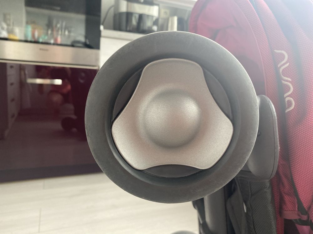 Детска количка Nuna Pepp Luxx, цвят Raspberry