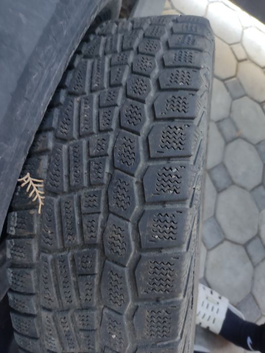 Шины зима/лето 2шт