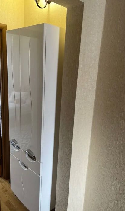 Шкаф в ванну  в хорошем состоянии