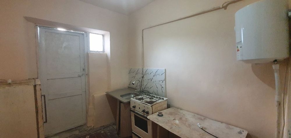 Kvartira sotiladi tez va arzon narxda.