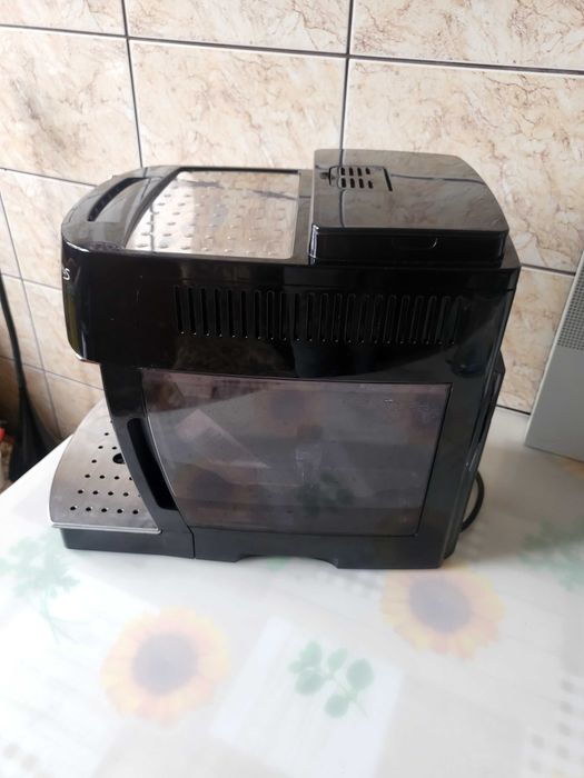 Vând espressor Delonghi Magnifica S