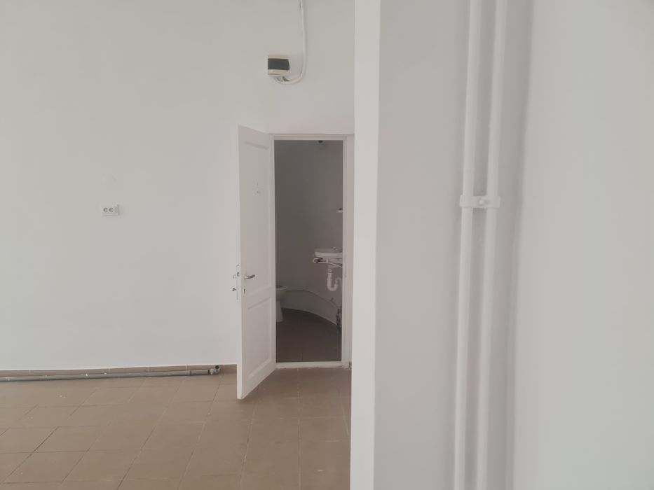 Ofer spre inchiriere spatiu comercial 40 m2 explanada Pascani