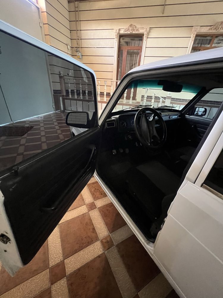 Vaz 2107 ideal xolati 2011 yil tanirofka ruxsati bor srochna sotilad