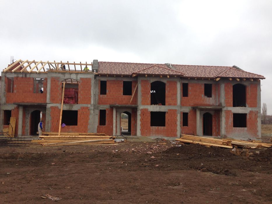 Executam ,reparam și montam jgheaburi și burlane  reparatii  acoperis