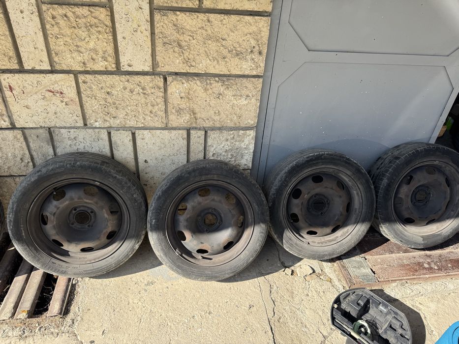 16 цолови железни джанти с гуми. 205/55/16