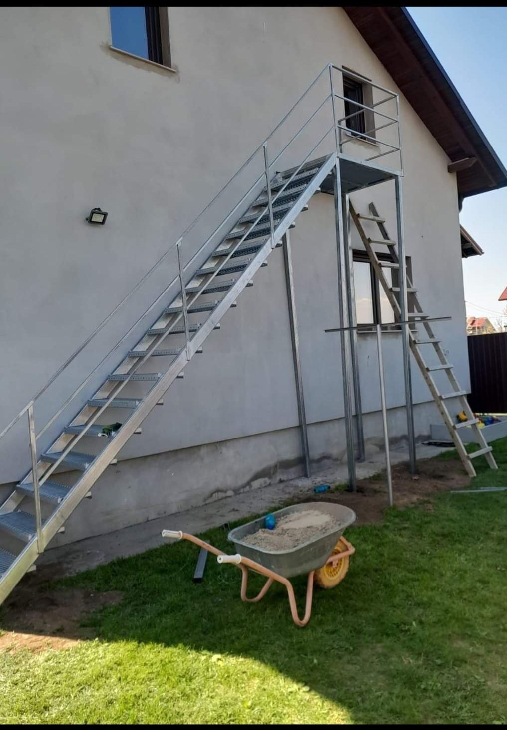 Scări zincate pentru esterior