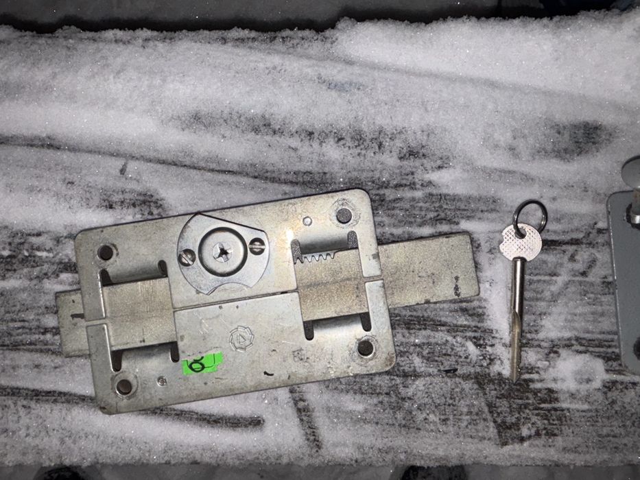 замок для гараж.