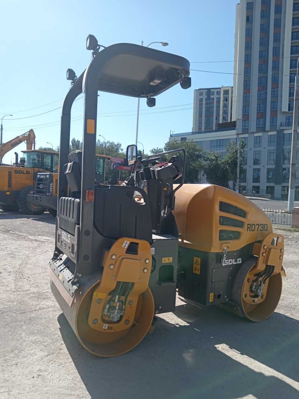 Дорожный каток SDLG RD730
