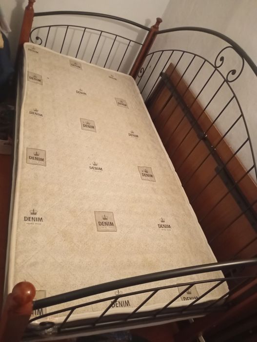 В продаже кровать односпальная, Малайзия