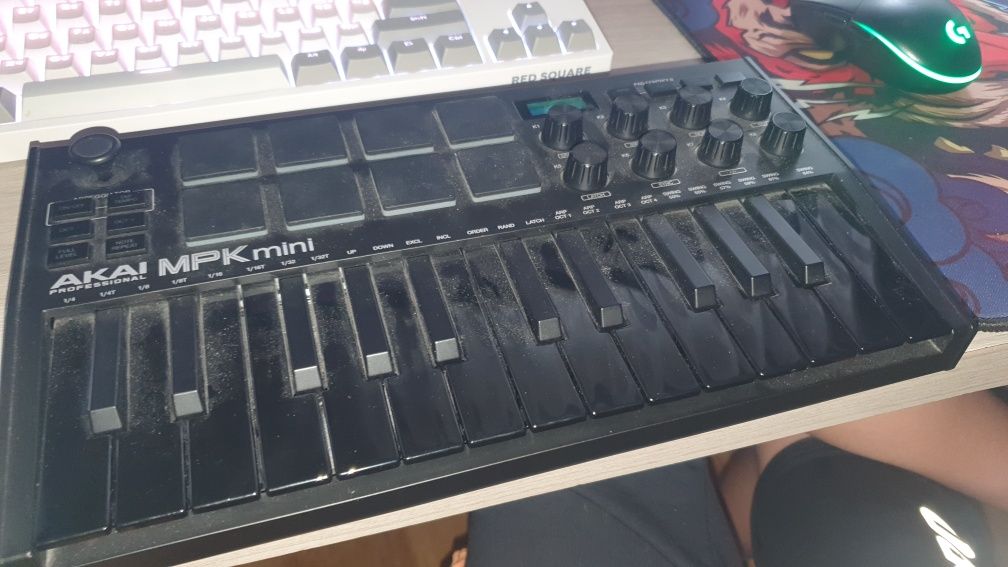 MIDI клавиатура "Akai MPK mini"