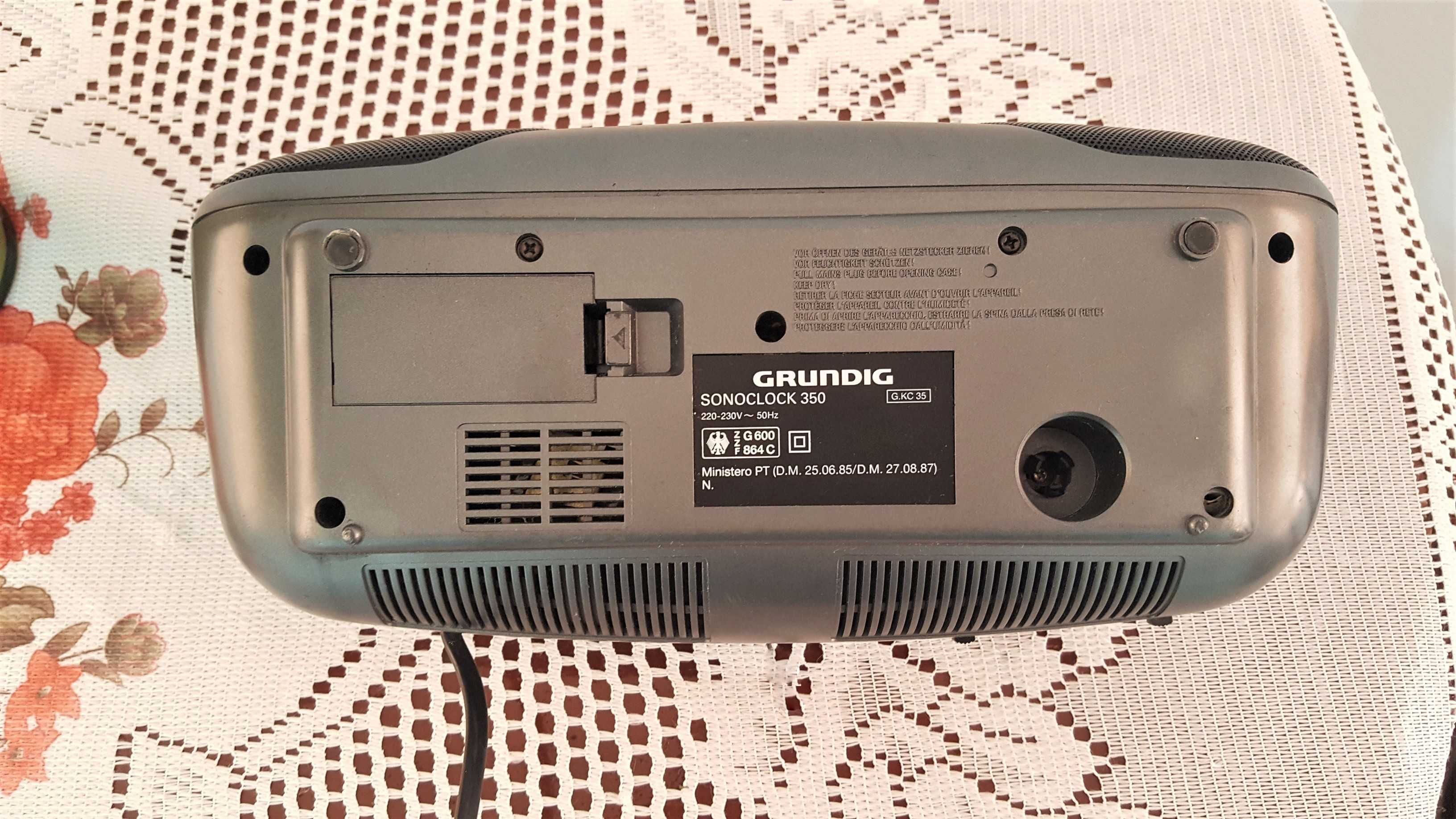 Radio stereo cu ceas Grundig Sonoclock 350