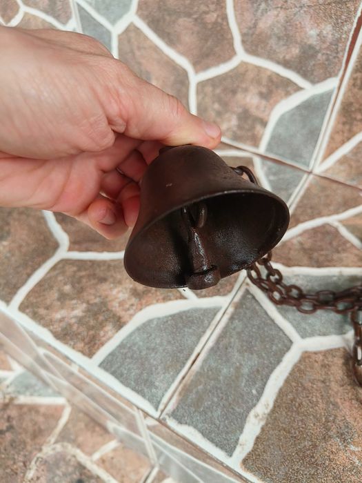 Două clopote pentru animale