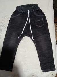 Продам джинсы мальчиковые