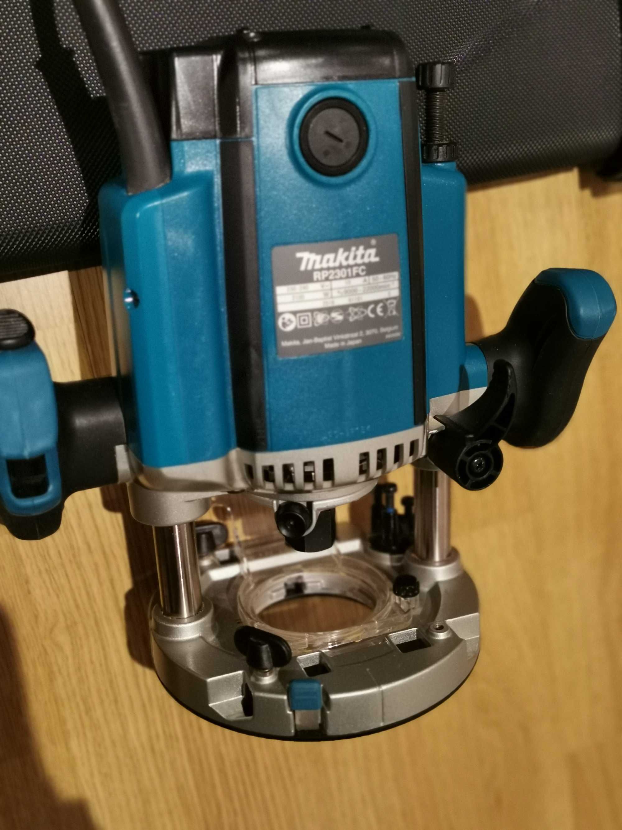 Оберфреза Makita Макита RP2301FC комплект с куфар с 7 ножа фрезера
