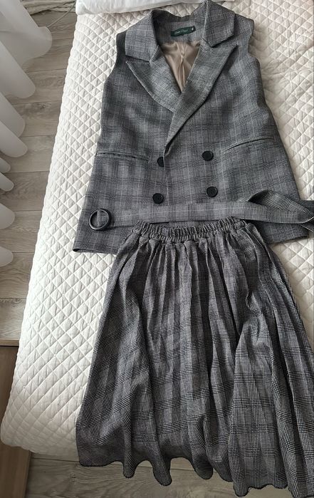 Продам б/у одежду женскую. Рр 42-44. В хорошем и отличном состоянии.