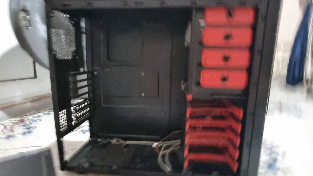 Компютер кейси Диководи билан