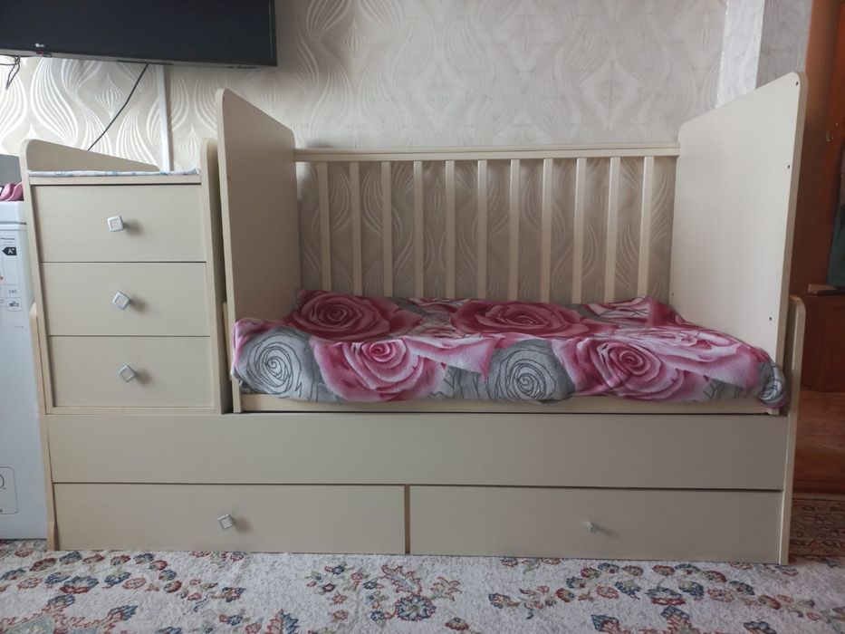 Детский кровать с тумбочкой
