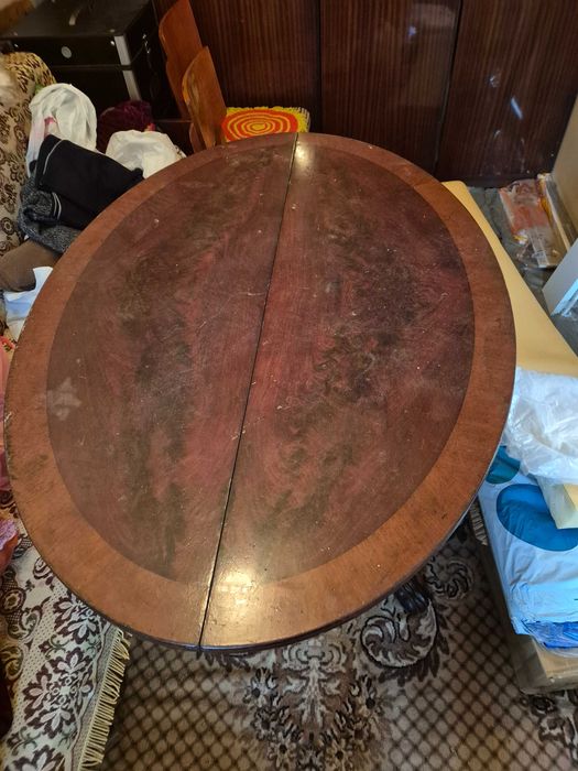 Продавам антична маса