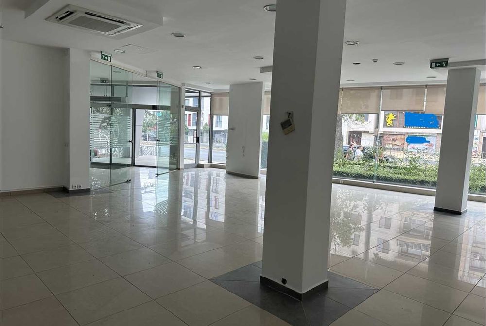 Дава се под наем Магазин в Варна, Гранд Мол Варна - 210 кв.м за 3780 € - Снимка #2