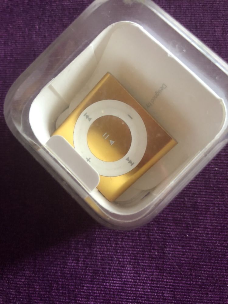 Продается iPod с коробкой и документами