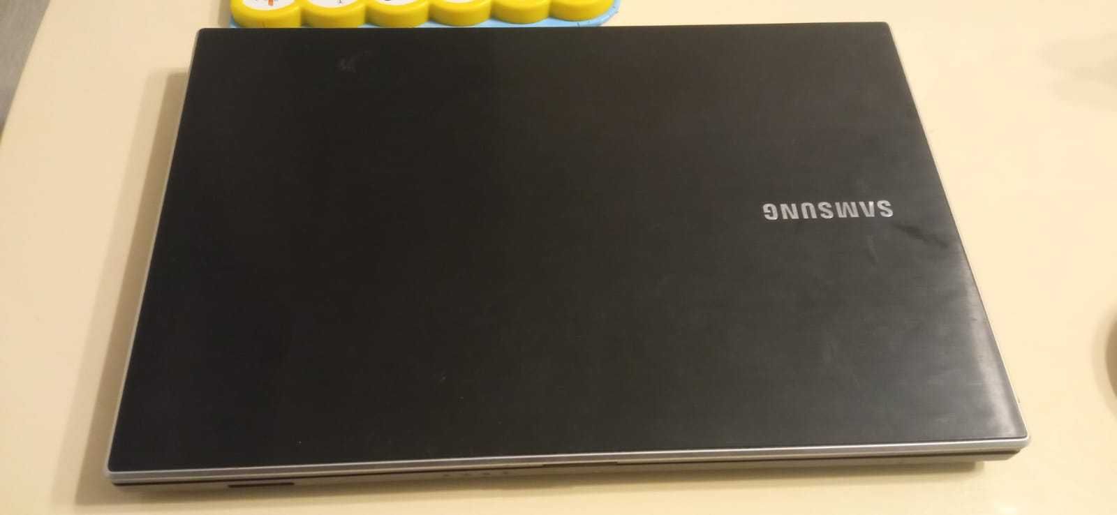 Laptop Samsung -Intel Core i3