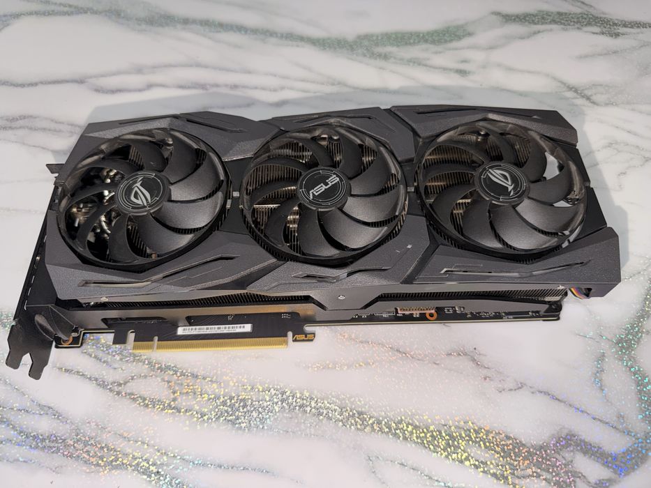 Placa video (GPU) ASUS rog strix RTX 2080 super oc