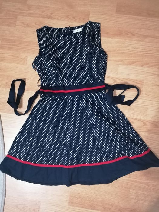 Vând rochițe nou nouț