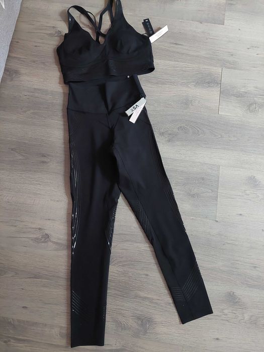 Екип за спорт Victoria Secret