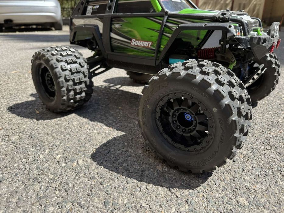 Продавам Traxxas summit