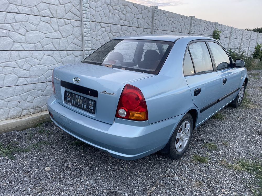 Dezmembrez hyundai accent 1.4 benzina